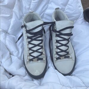 Balenciaga arena light gray with black laces